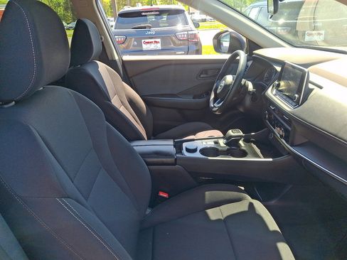 Used 2023 Nissan Rogue S AWD/4WD image 11