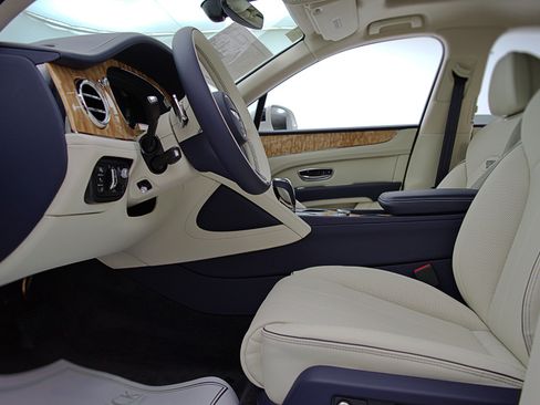 Certified 2023 Bentley Bentayga AWD/4WD image 42