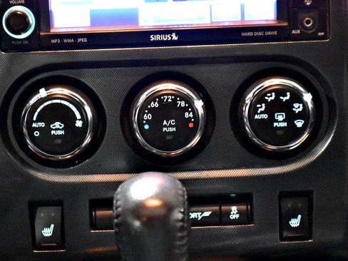 Used 2013 Dodge Challenger SXT image 19