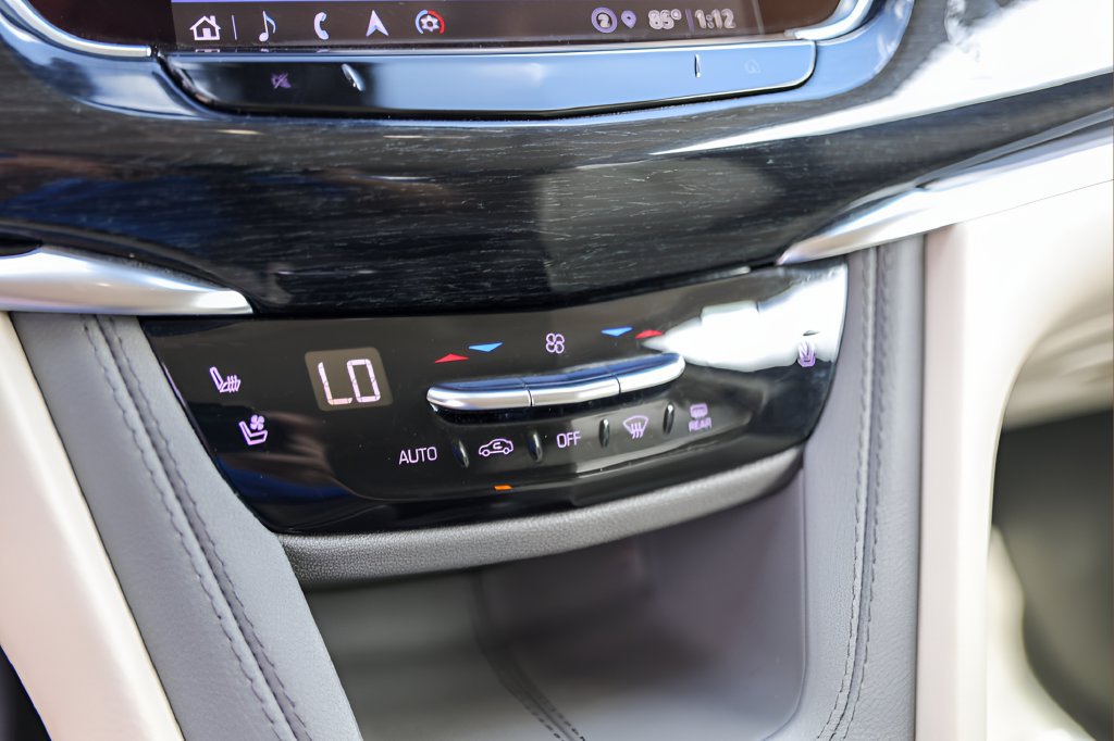 Used 2025 Cadillac XT6 Premium Luxury FWD image 19