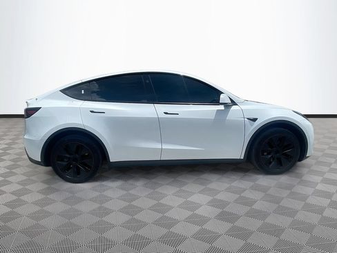 Used 2024 Tesla Model Y Long Range RWD image 8