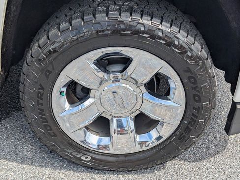 Used 2018 Chevrolet Silverado 1500 LTZ Z71 w/ LTZ Plus Package AWD/4WD image 12