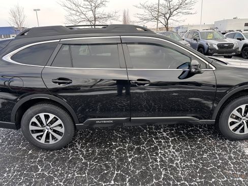 Used 2022 Subaru Outback Premium image 2
