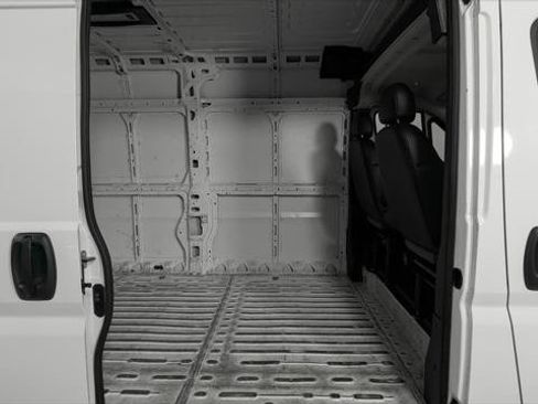 Used 2024 RAM ProMaster 2500 w/ Convenience Group FWD image 16