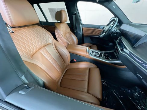 Used 2023 BMW X7 xDrive40i w/ M Sport Package image 28