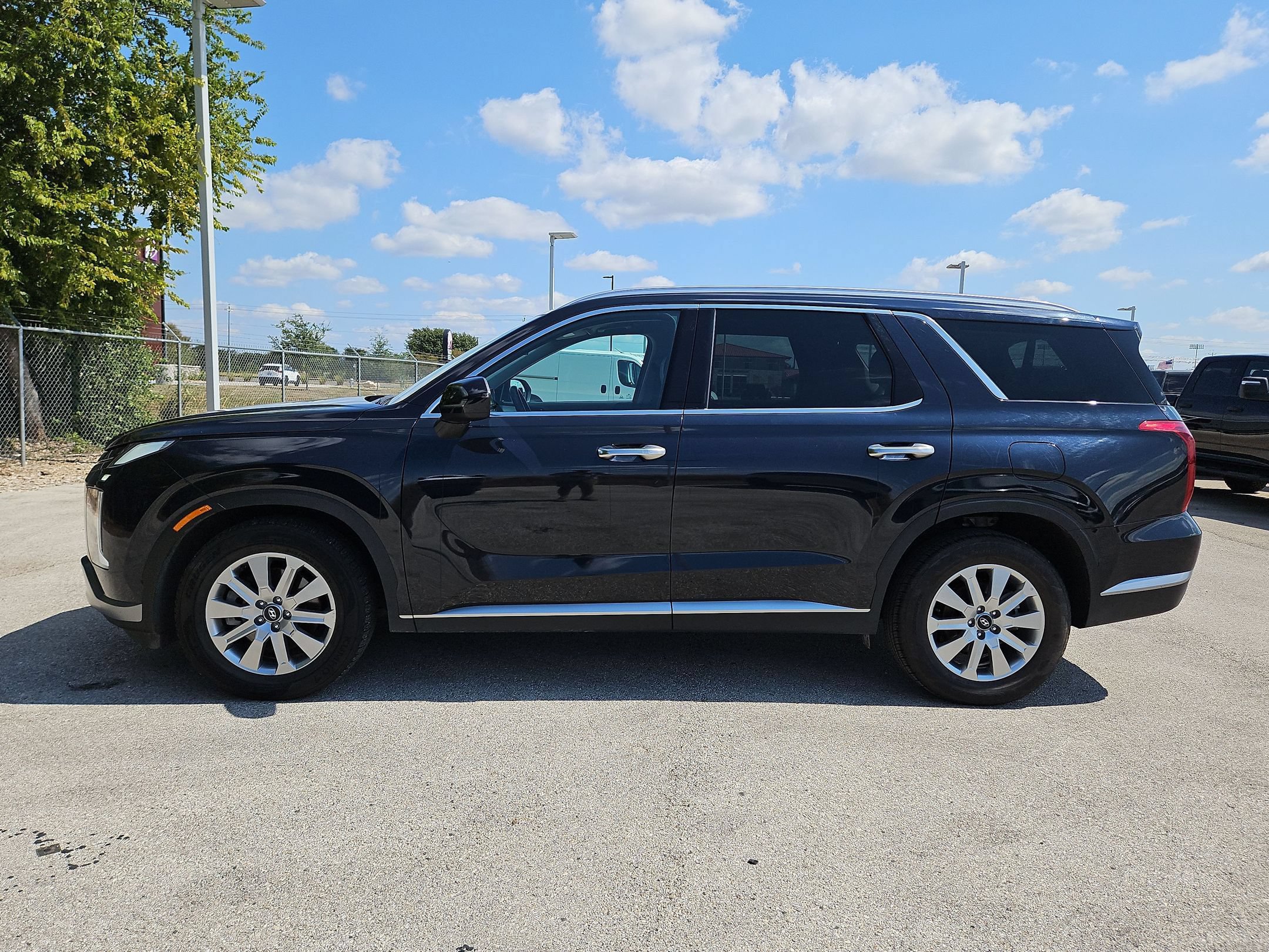 Used 2025 Hyundai Palisade SEL FWD image 6