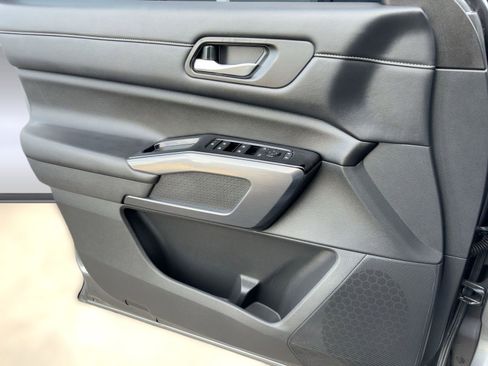 Used 2023 Nissan Pathfinder SL w/ Lighting Package (N92) image 13