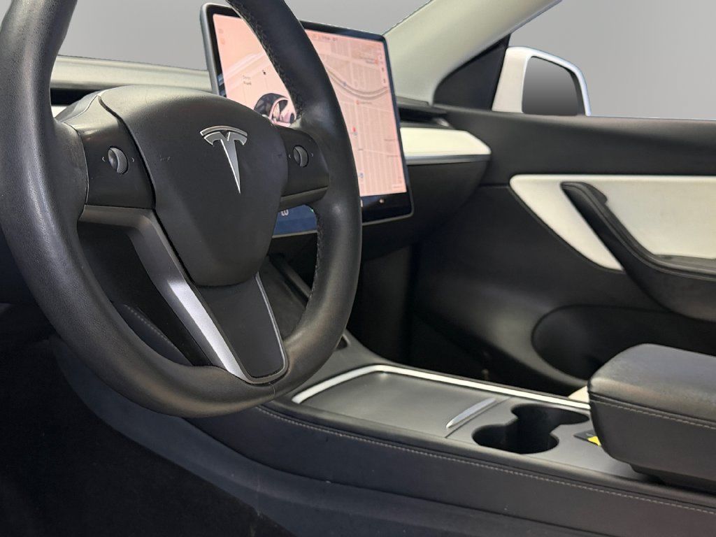 Used 2022 Tesla Model Y Long Range AWD/4WD image 14