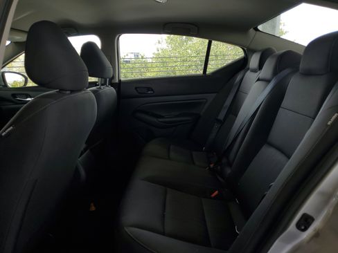 Used 2023 Nissan Altima 2.5 SV FWD image 9
