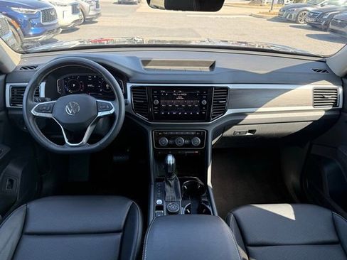Used 2023 Volkswagen Atlas SE w/ Panoramic Sunroof Package image 2