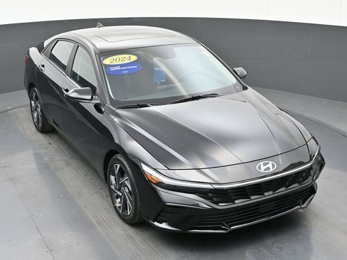 Certified 2024 Hyundai Elantra SEL w/ Convenience Package image 38