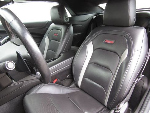 Used 2016 Chevrolet Camaro SS RWD image 12