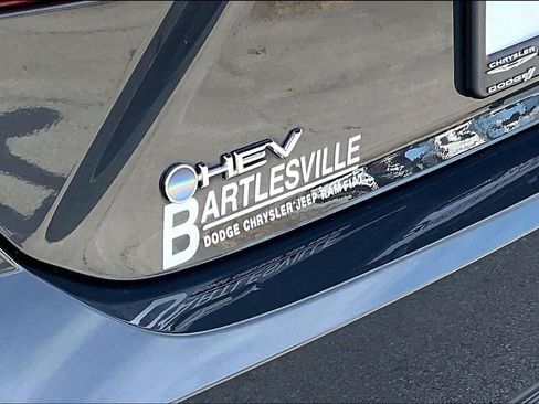 Used 2025 Toyota Camry SE image 14