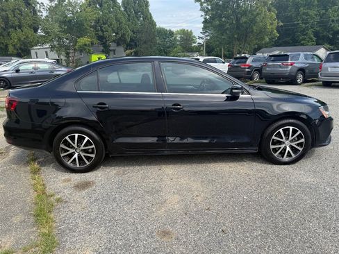 Used 2018 Volkswagen Jetta SE FWD image 6