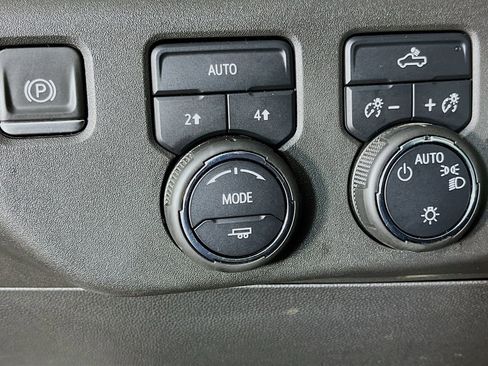 Used 2023 Chevrolet Silverado 1500 LT AWD/4WD image 13