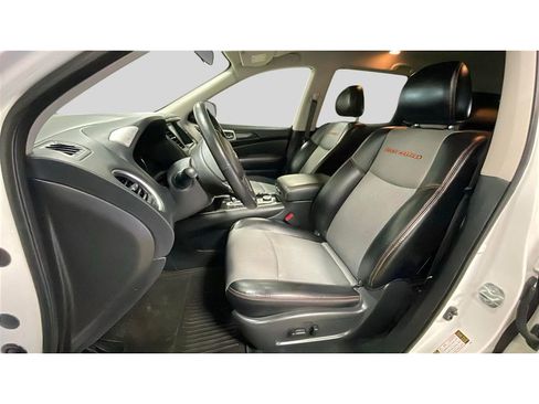 Used 2020 Nissan Pathfinder SV image 11