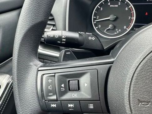 Used 2024 Nissan Rogue SV AWD/4WD image 25