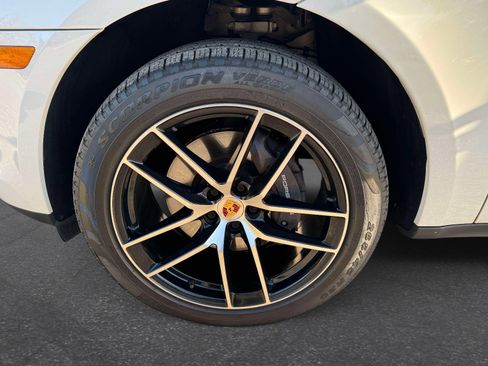 Used 2022 Porsche Macan image 10