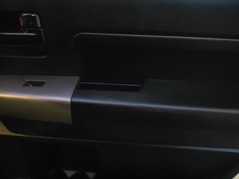 Used 2013 Toyota Tundra 2WD CrewMax w/ SR5 Pkg image 25