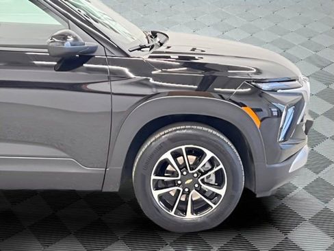 Used 2025 Chevrolet TrailBlazer LT w/ Driver Confidence Package image 6