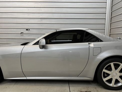 Used 2005 Cadillac XLR image 9