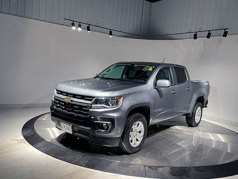 Used 2022 Chevrolet Colorado LT w/ LT Convenience Package image 8