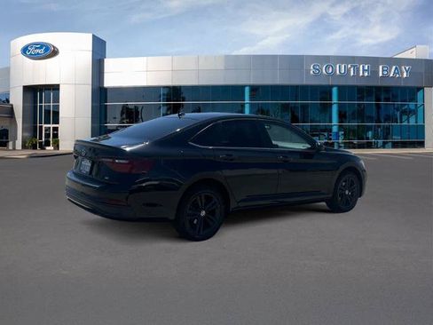Used 2023 Volkswagen Jetta SE FWD image 5