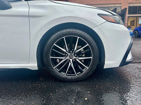 Used 2021 Toyota Camry SE image 17