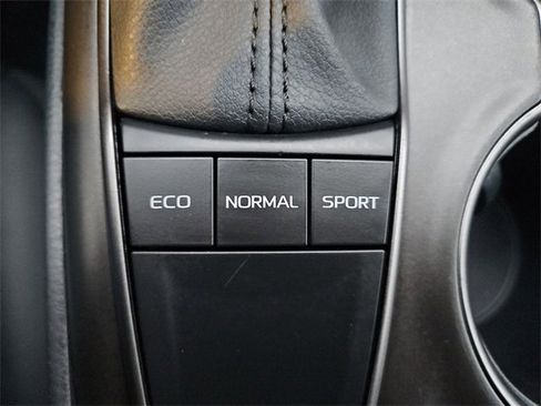 Used 2024 Toyota Camry SE image 33