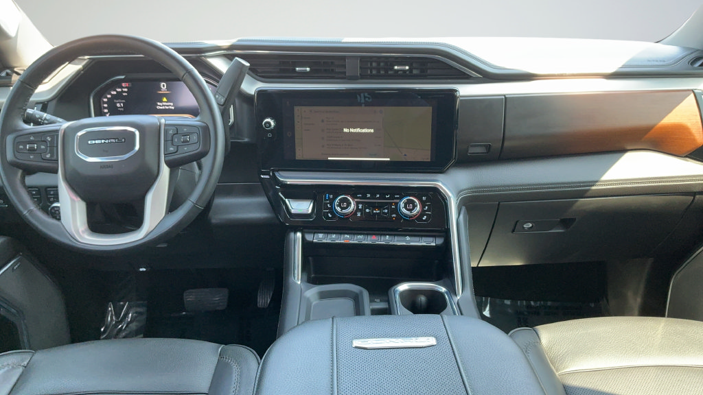 Used 2024 GMC Sierra 2500 Denali w/ Denali Reserve Package AWD/4WD image 7