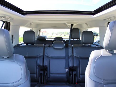 Used 2025 Ford Expedition Max Active AWD/4WD image 18