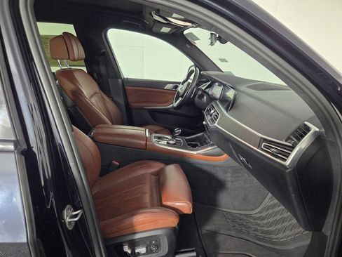 Used 2022 BMW X7 xDrive40i w/ M Sport Package image 32
