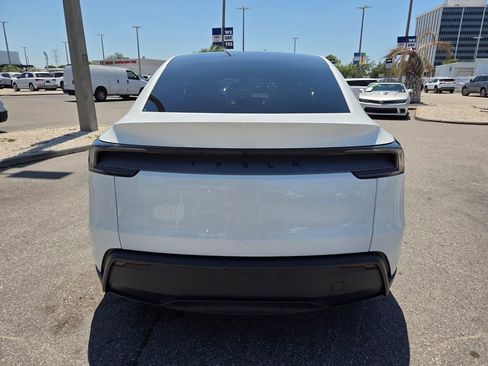 Used 2026 Tesla Model Y 2WD image 12