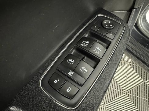 Used 2016 Chrysler 300 Limited AWD/4WD image 37