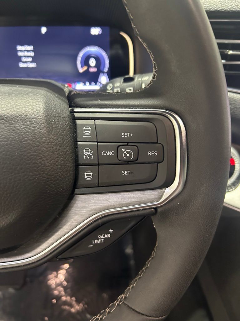 Used 2023 Jeep Wagoneer Series II AWD/4WD image 17