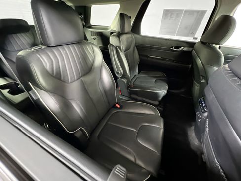 Used 2023 Hyundai Palisade Limited w/ Winter Package image 28