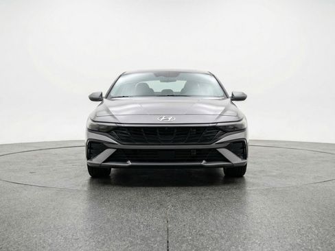 Used 2025 Hyundai Elantra Limited FWD image 2