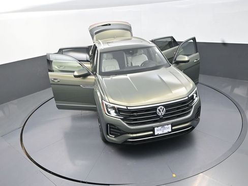 New 2026 Volkswagen Atlas Cross Sport SEL Premium R-Line AWD/4WD image 30