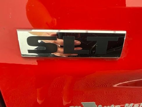 Used 2022 RAM 1500 Classic SLT RWD image 25