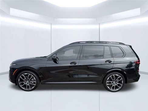 Used 2025 BMW X7 xDrive40i w/ M Sport Package AWD/4WD image 3