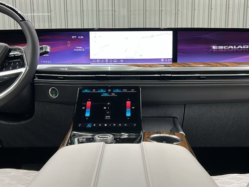 Used 2025 Cadillac Escalade Sport Platinum w/ LPO, ONYX Package image 19