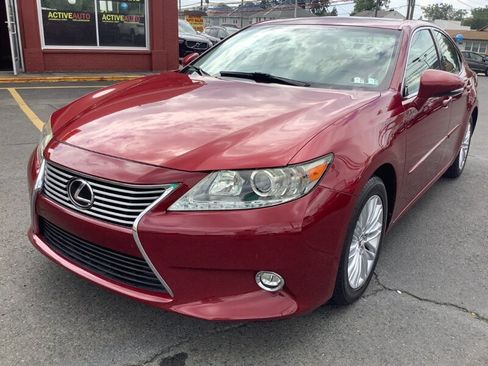 Used 2014 Lexus ES 350 w/ Luxury Package FWD image 3