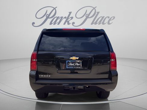 Used 2018 Chevrolet Tahoe LT w/ Luxury Package RWD image 4