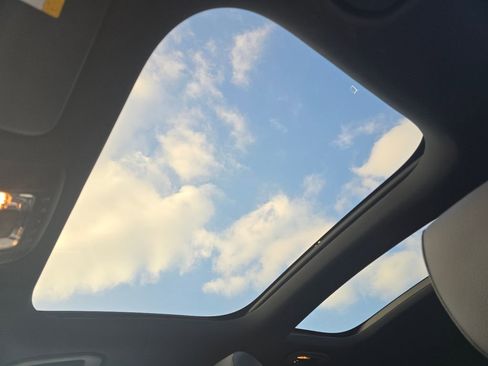 Used 2020 Mercedes-Benz GLB 250 GLB 250 image 3