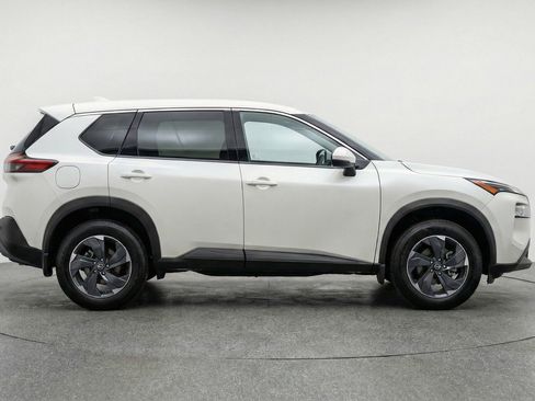 Used 2025 Nissan Rogue SV image 11