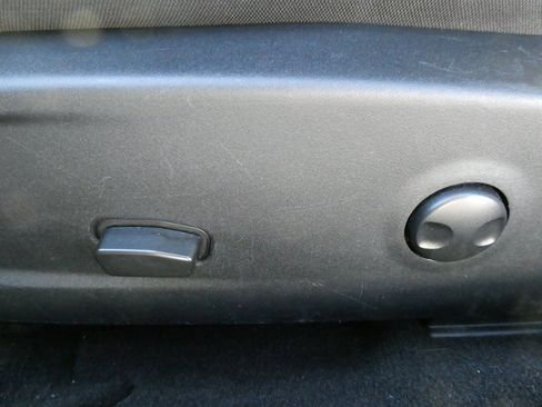 Used 2022 Dodge Challenger SXT image 22