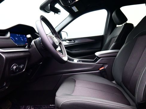 New 2025 Jeep Grand Cherokee Laredo X image 13