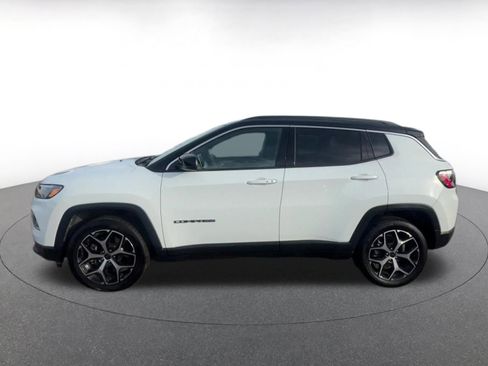 Used 2025 Jeep Compass Limited image 9