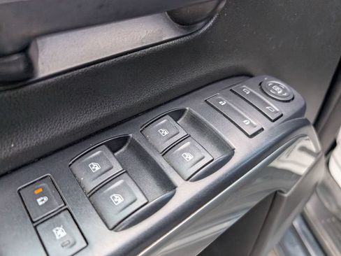 Used 2018 Chevrolet Silverado 1500 LT AWD/4WD image 18