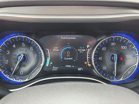 Used 2022 Chrysler Pacifica Touring-L FWD image 21